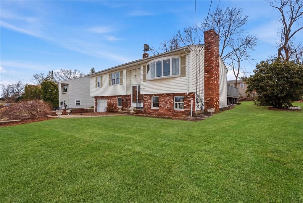 84 North View Avenue, Cranston, RI 02920