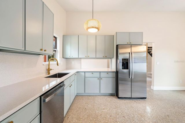 419 64TH AVENUE S, St Petersburg, FL 33705