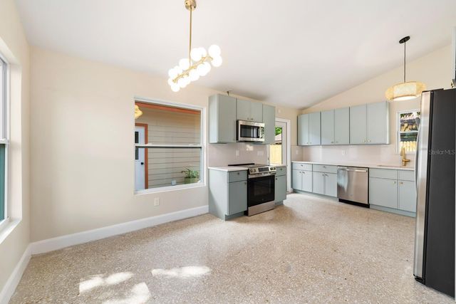 419 64TH AVENUE S, St Petersburg, FL 33705