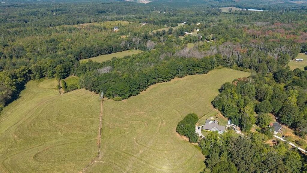 Image 10 of property listing at 880 Burwell Mount Zion Road, Carrollton, GA 30117