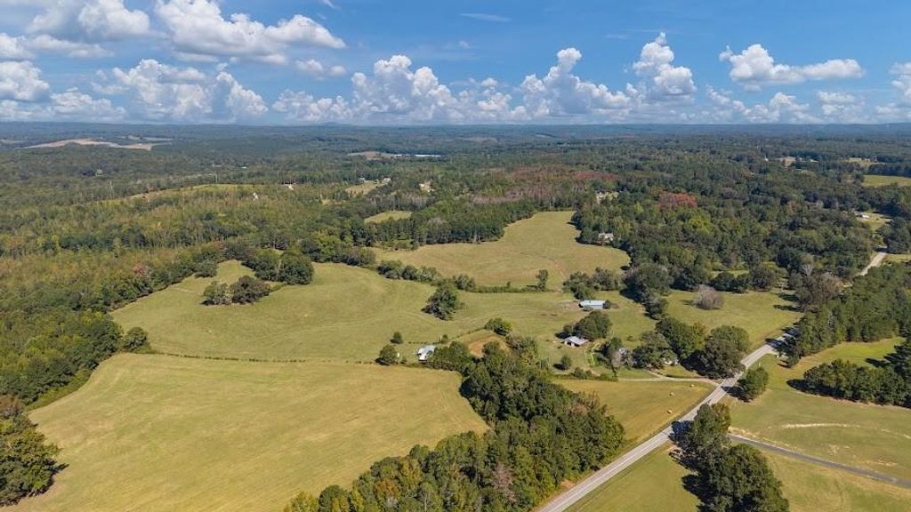 Image 18 of property listing at 880 Burwell Mount Zion Road, Carrollton, GA 30117