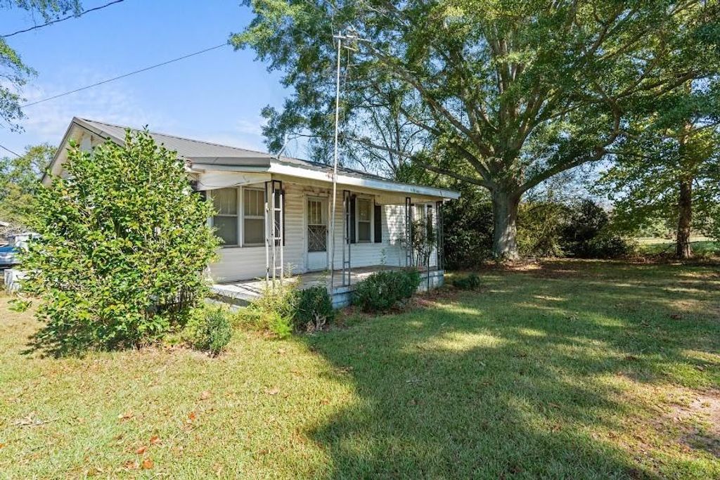 Image 2 of property listing at 880 Burwell Mount Zion Road, Carrollton, GA 30117