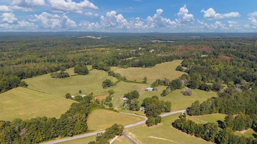 Image 20 of property listing at 880 Burwell Mount Zion Road, Carrollton, GA 30117