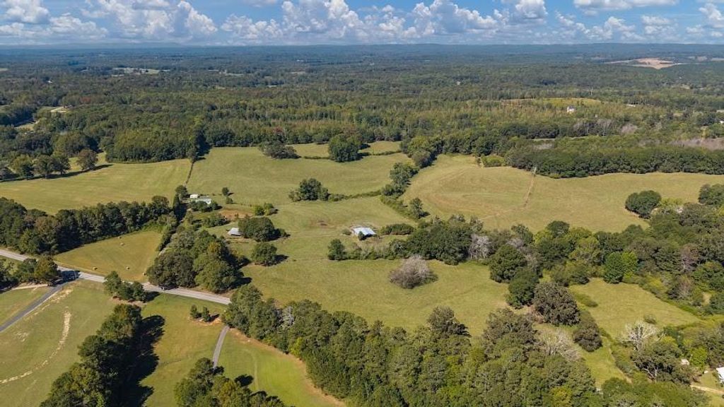Image 21 of property listing at 880 Burwell Mount Zion Road, Carrollton, GA 30117