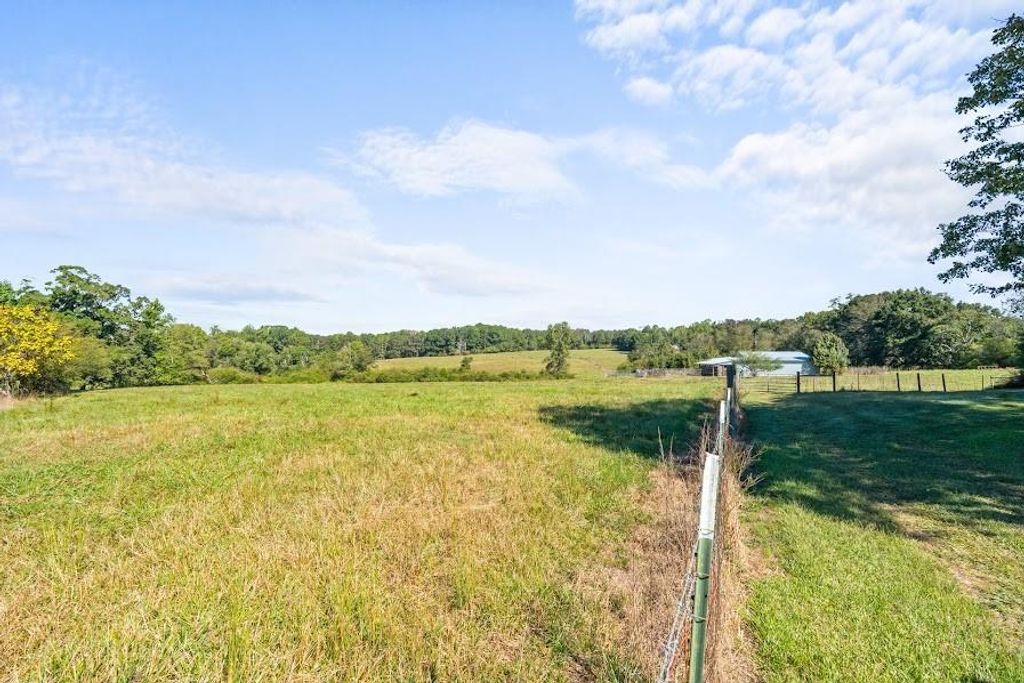 Image 22 of property listing at 880 Burwell Mount Zion Road, Carrollton, GA 30117