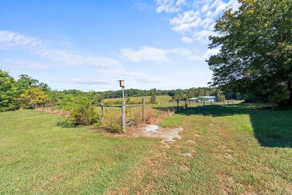 Image 28 of property listing at 880 Burwell Mount Zion Road, Carrollton, GA 30117