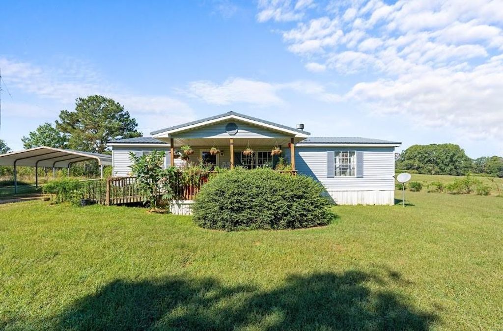 Image 3 of property listing at 880 Burwell Mount Zion Road, Carrollton, GA 30117