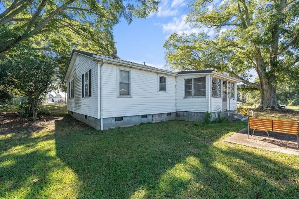 Image 35 of property listing at 880 Burwell Mount Zion Road, Carrollton, GA 30117