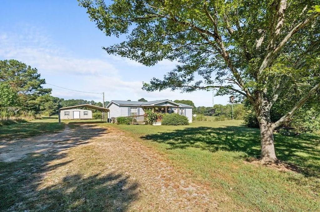 Image 38 of property listing at 880 Burwell Mount Zion Road, Carrollton, GA 30117