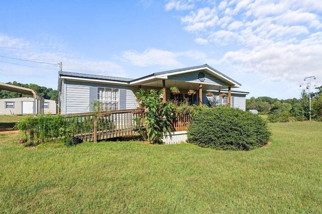 Image 39 of property listing at 880 Burwell Mount Zion Road, Carrollton, GA 30117
