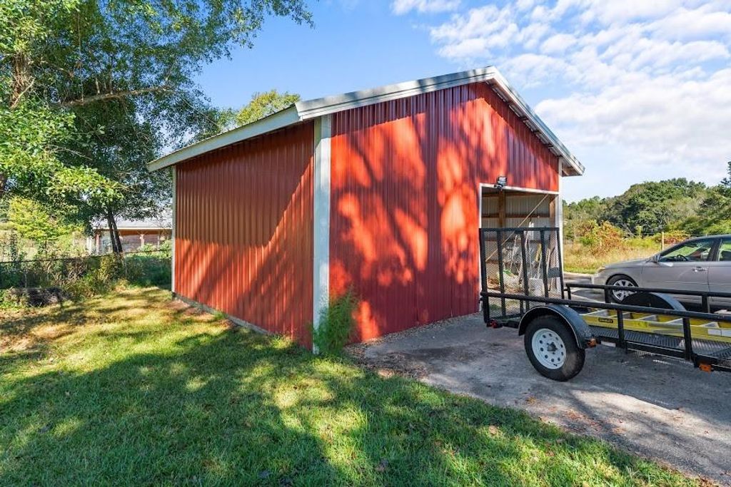 Image 4 of property listing at 880 Burwell Mount Zion Road, Carrollton, GA 30117