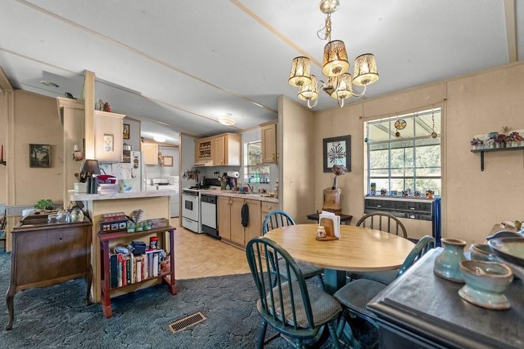 Image 41 of property listing at 880 Burwell Mount Zion Road, Carrollton, GA 30117