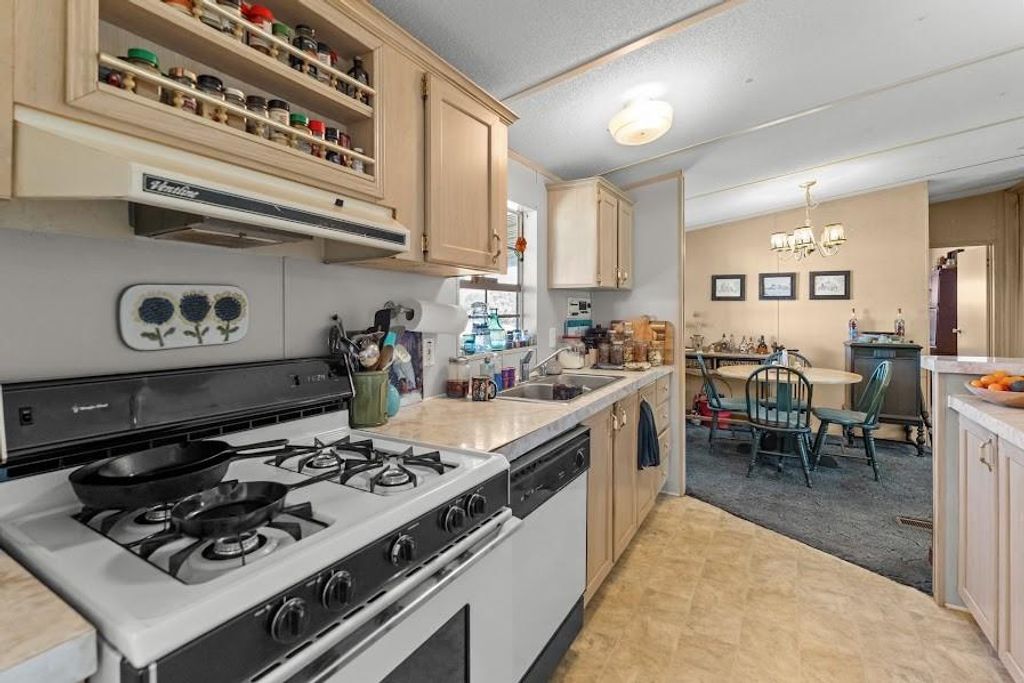 Image 44 of property listing at 880 Burwell Mount Zion Road, Carrollton, GA 30117