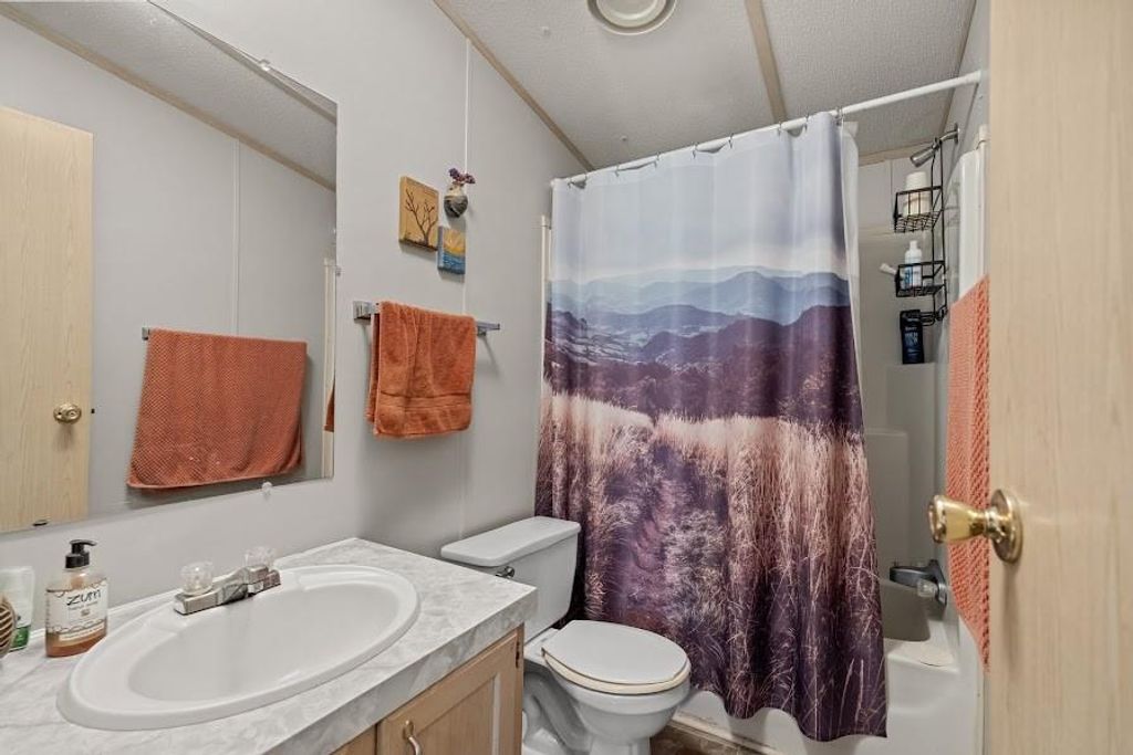 Image 47 of property listing at 880 Burwell Mount Zion Road, Carrollton, GA 30117