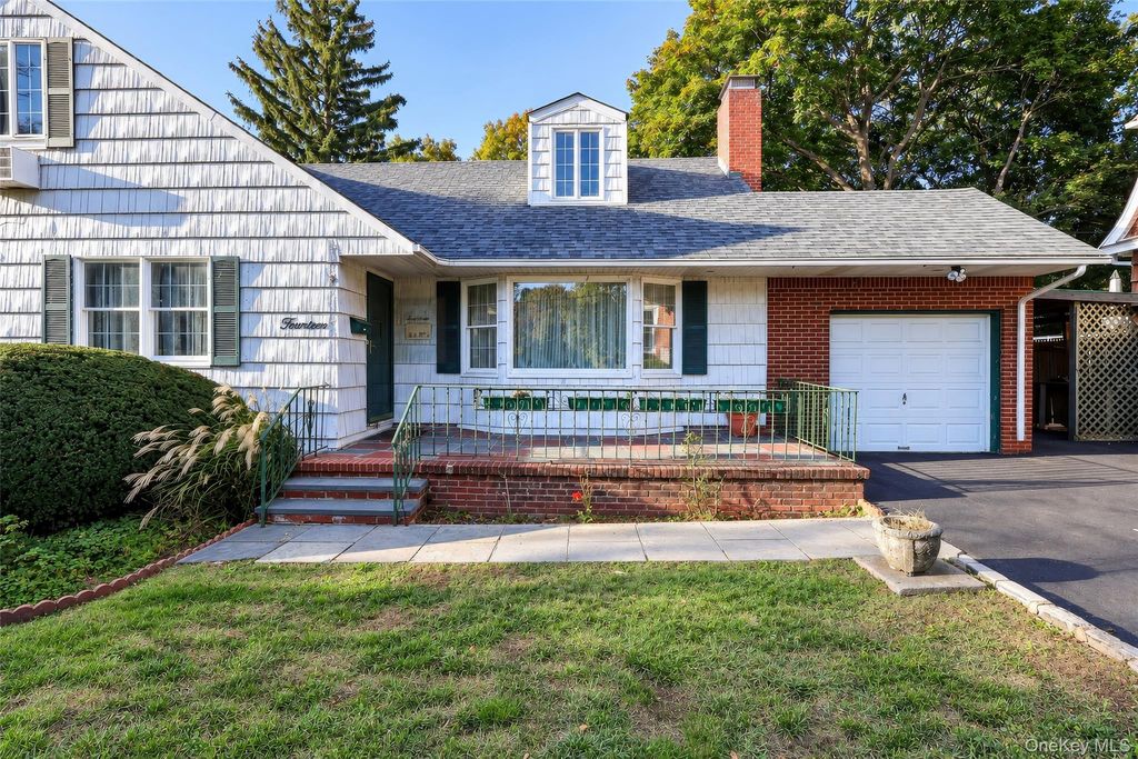 14 Waverly Street, Glen Head, NY 11545 — exterior