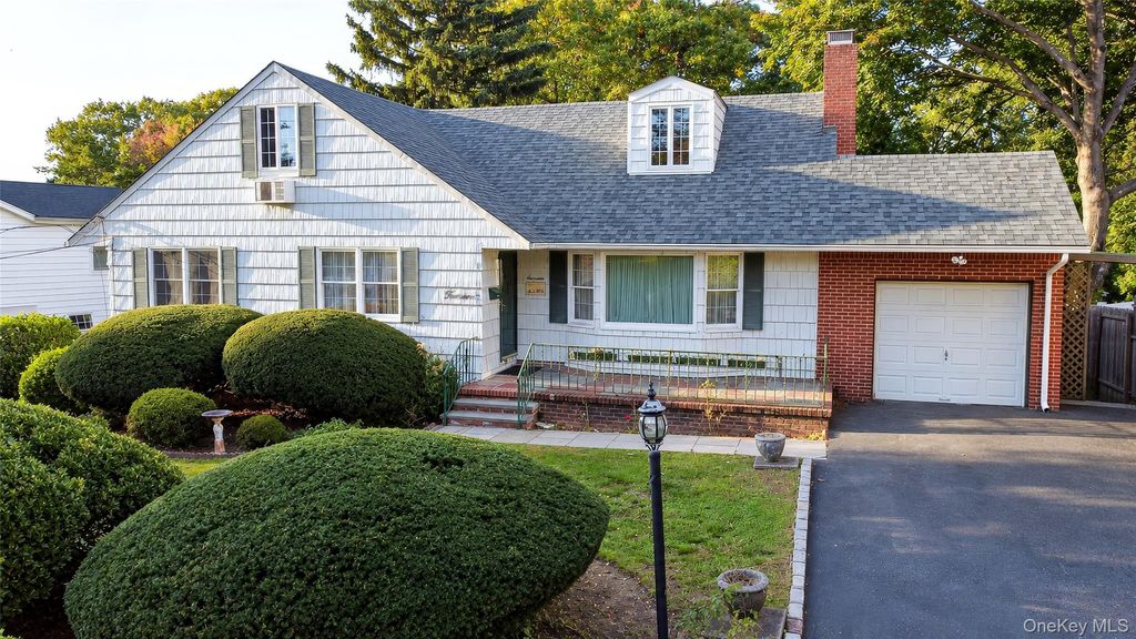 14 Waverly Street, Glen Head, NY 11545 — photo 2