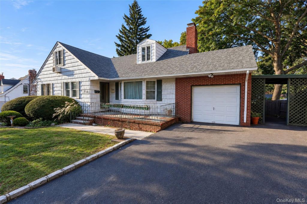 14 Waverly Street, Glen Head, NY 11545 — photo 3