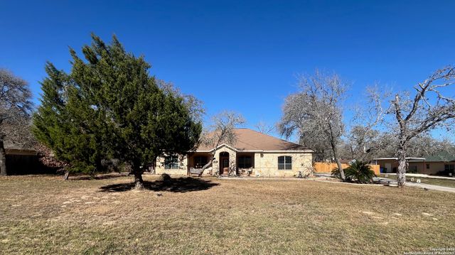 438 Rosewood Dr, La Vernia, TX 78121