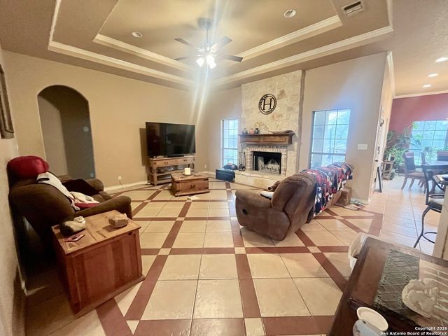 438 Rosewood Dr, La Vernia, TX 78121