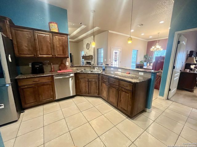 438 Rosewood Dr, La Vernia, TX 78121