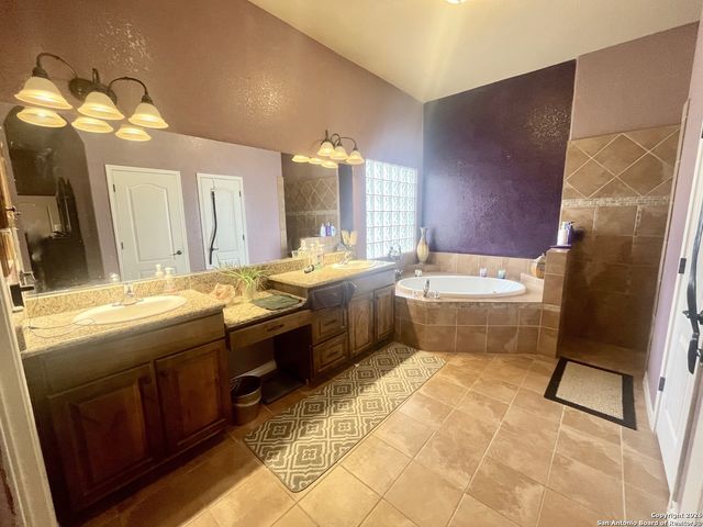 438 Rosewood Dr, La Vernia, TX 78121