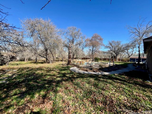 438 Rosewood Dr, La Vernia, TX 78121