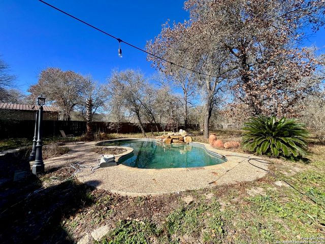 438 Rosewood Dr, La Vernia, TX 78121