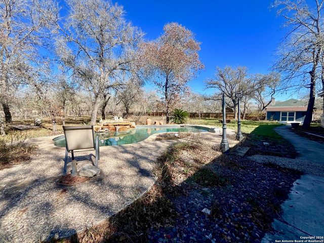 438 Rosewood Dr, La Vernia, TX 78121