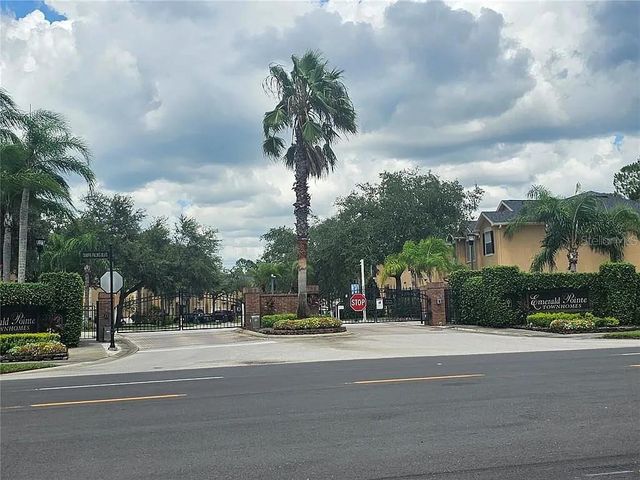 16304 PARKSTONE PALMS COURT, Tampa, FL 33647