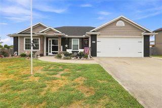 409 SW Cross Creek Drive, Grain Valley, MO 64029