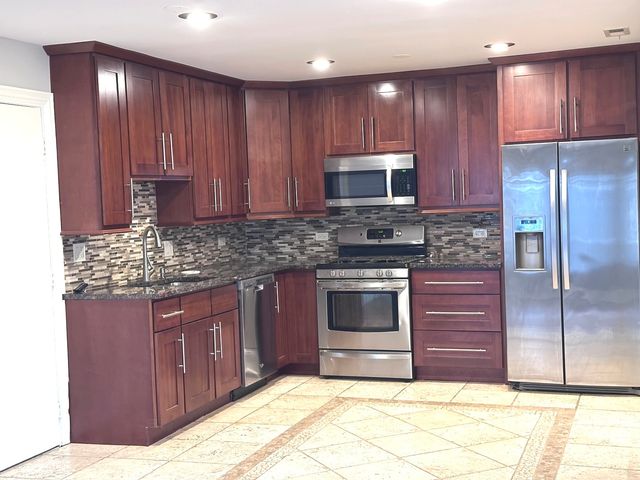 1581 Quaker Lane 107A, Prospect Heights, IL 60070