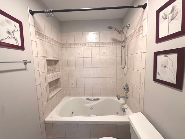 1581 Quaker Lane 107A, Prospect Heights, IL 60070