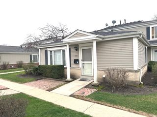 1581 Quaker Lane 107A, Prospect Heights, IL 60070