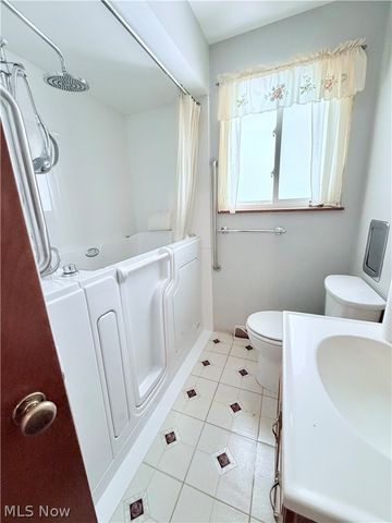 10121 Jasper Road, Cleveland, OH 44111