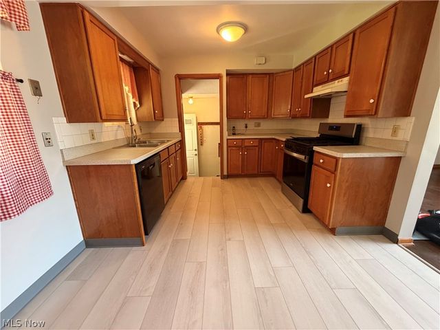 10121 Jasper Road, Cleveland, OH 44111