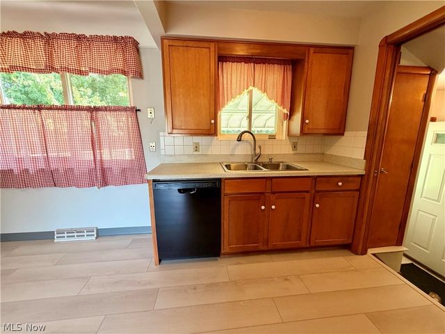 10121 Jasper Road, Cleveland, OH 44111