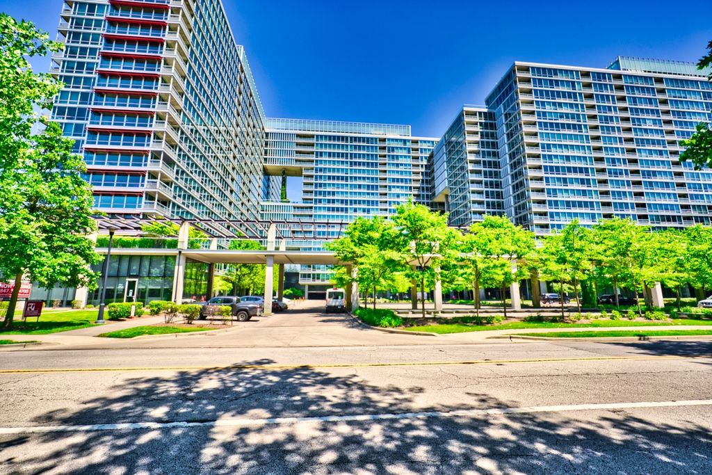 9725 WOODS Drive 707, Skokie, IL 60077