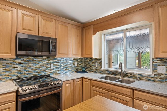 5922 184th Lane SW, Rochester, WA 98579
