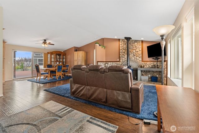 5922 184th Lane SW, Rochester, WA 98579