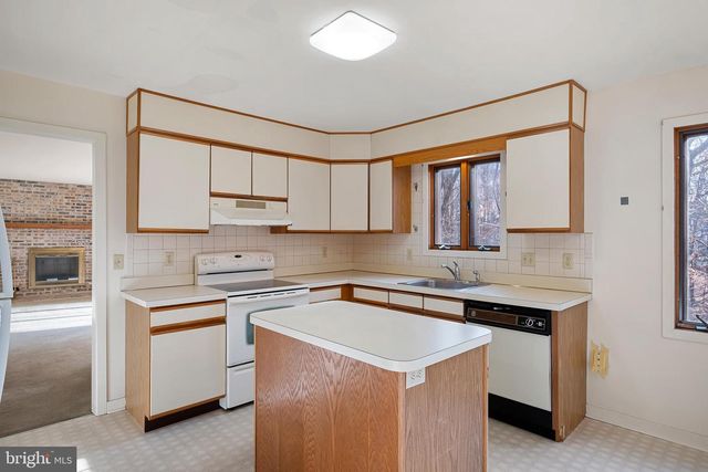 100 CHURCHILL LN, Wilmington, DE 19808