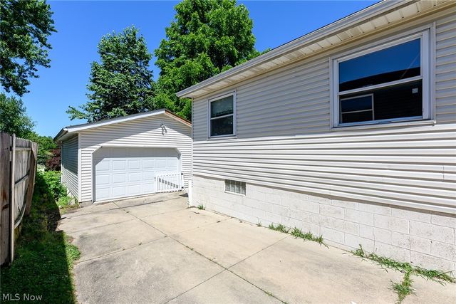 152 Kreiner Avenue, Akron, OH 44312