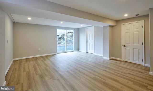 42 RUSSELL RD, Willow Grove, PA 19090