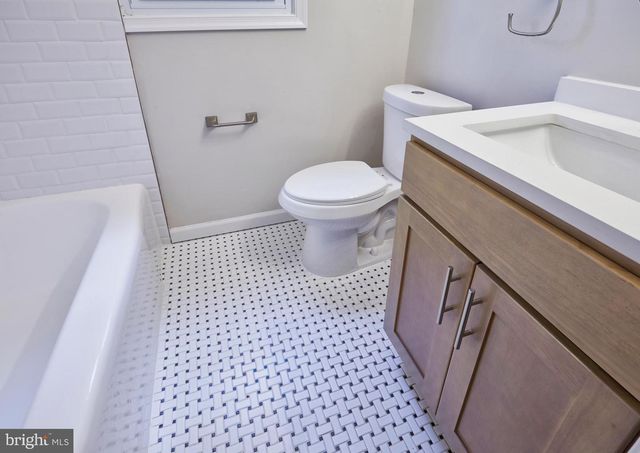 42 RUSSELL RD, Willow Grove, PA 19090