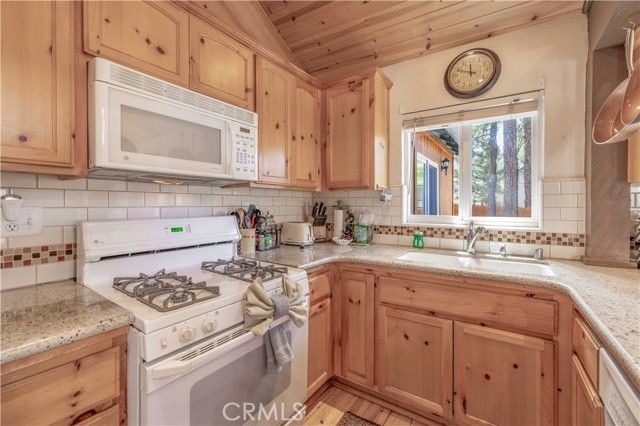 43132 Moonridge Road, Big Bear Lake, CA 92315