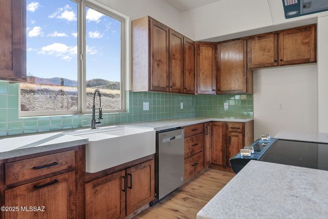 109 Red Mountain Court, Patagonia, AZ 85624