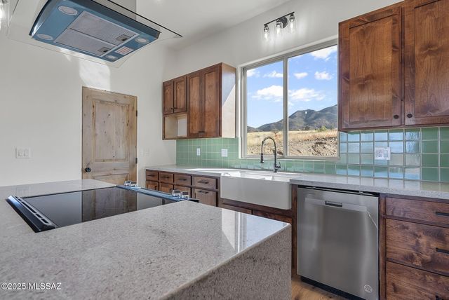109 Red Mountain Court, Patagonia, AZ 85624