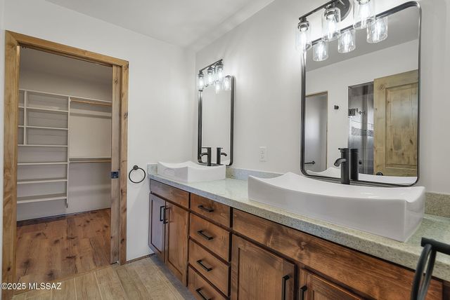 109 Red Mountain Court, Patagonia, AZ 85624