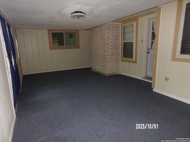 615 Amistad Blvd, Universal City, TX 78148