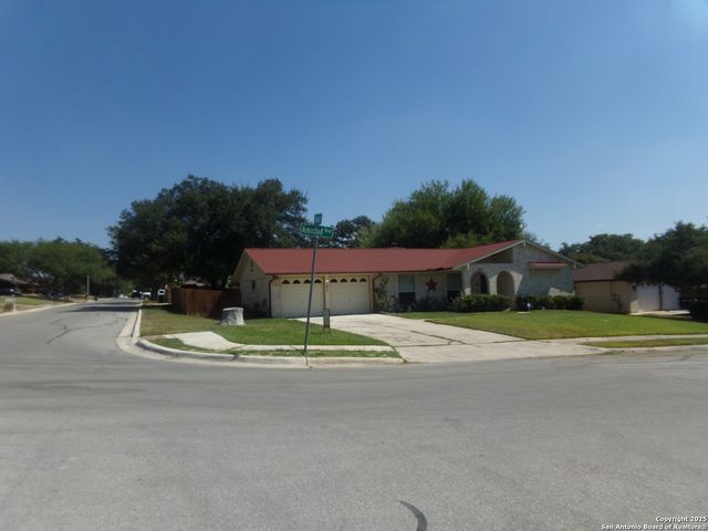 615 Amistad Blvd, Universal City, TX 78148