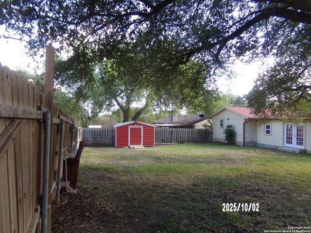 615 Amistad Blvd, Universal City, TX 78148